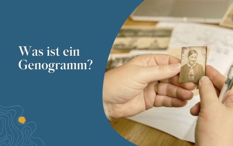 Hände mit einem alten Foto einer Frau